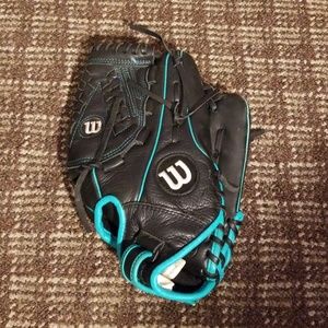 Softball glove